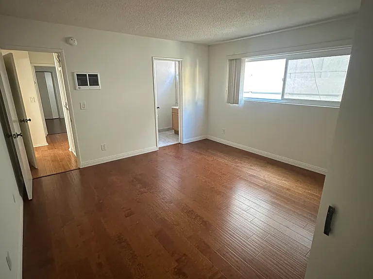 11911 Gorham Ave #6 — Photo 11