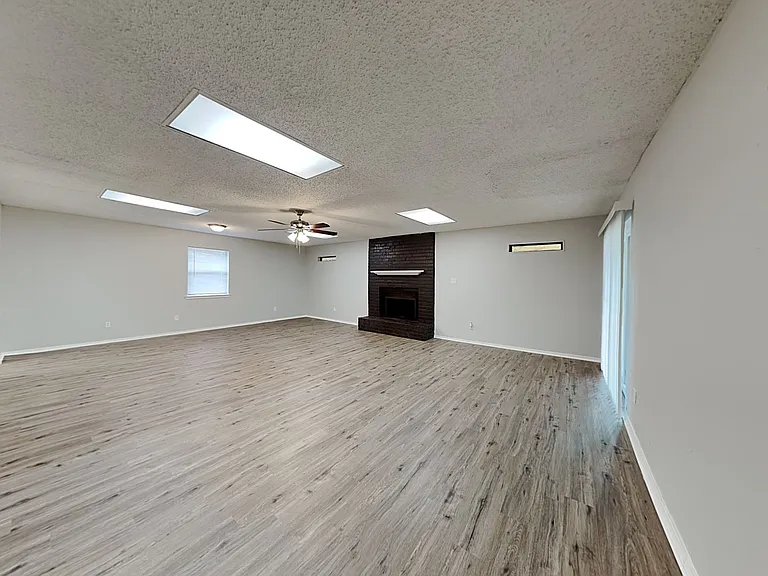 1349 Rutherford Dr — Photo 5