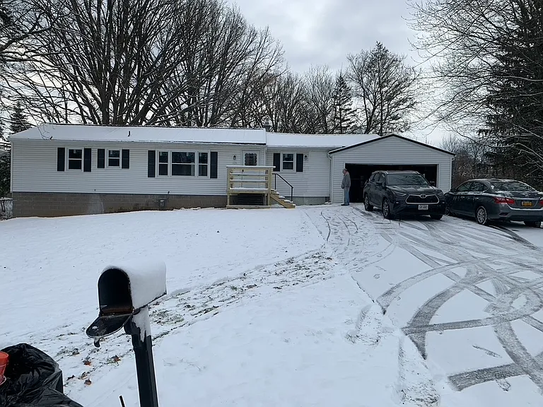 1035 Calkins Rd — Photo 1