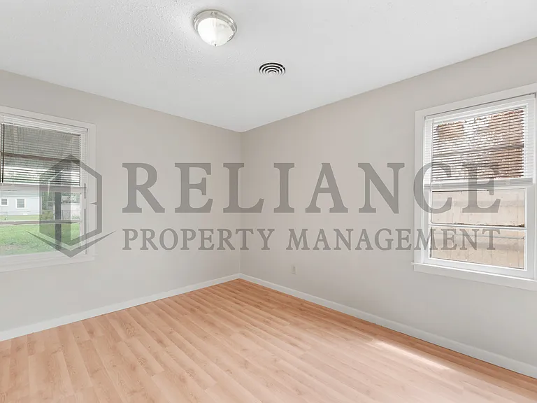 2732 N Grove St — Photo 23