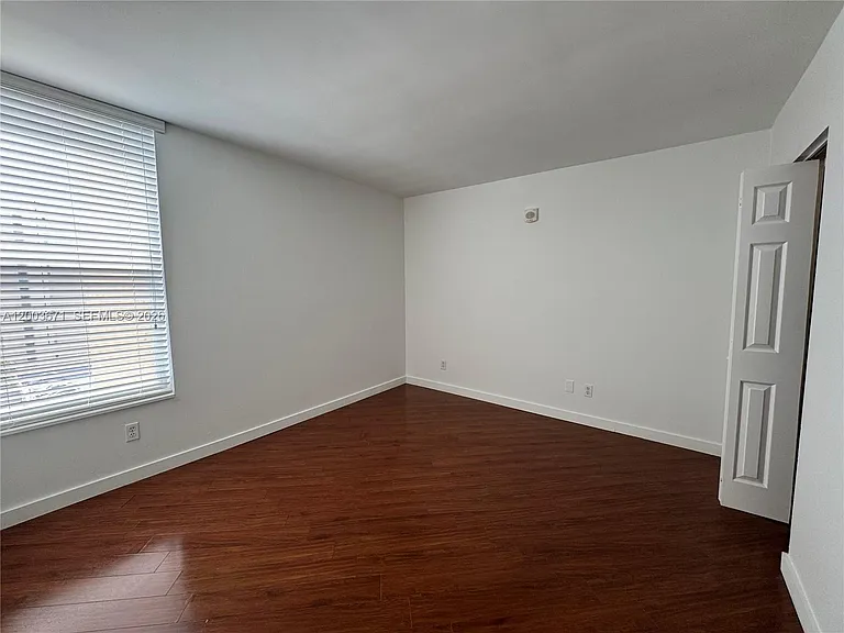 2020 NE 135th St #810 — Photo 12