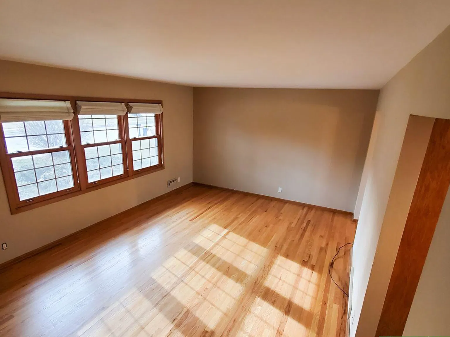 3 bed, 1.5 bath, 1290 sqft, $1,950 — Photo 2