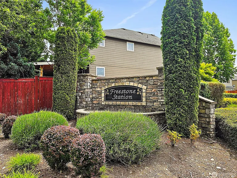 1440 Farina Loop SE — Photo 20