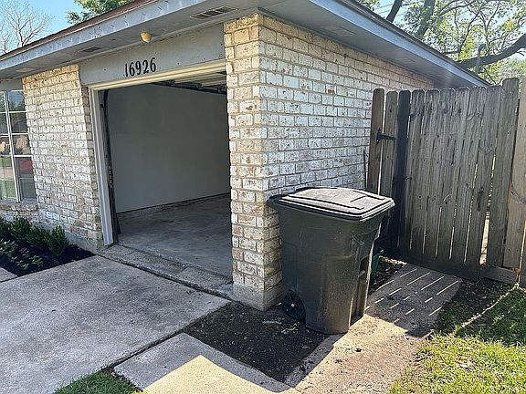 One car garage.