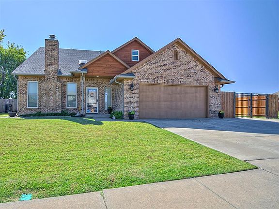 2nd image of 724 SW 151st St
