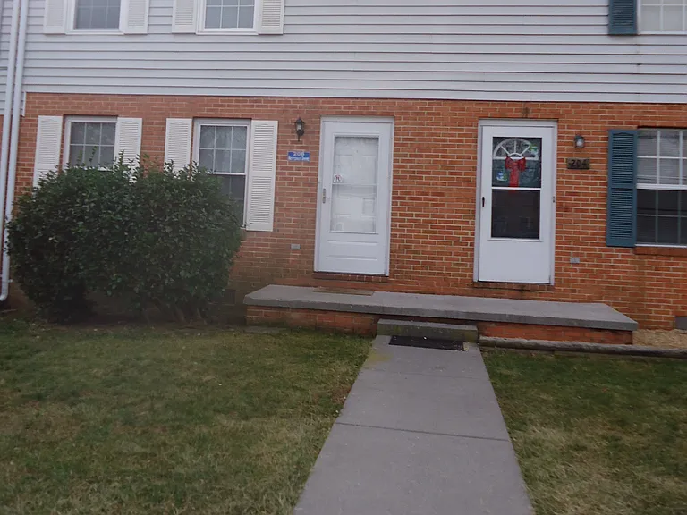 206 Nottoway Dr — Photo 1