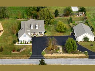 187 Canoe Pl, Montross, VA 22520