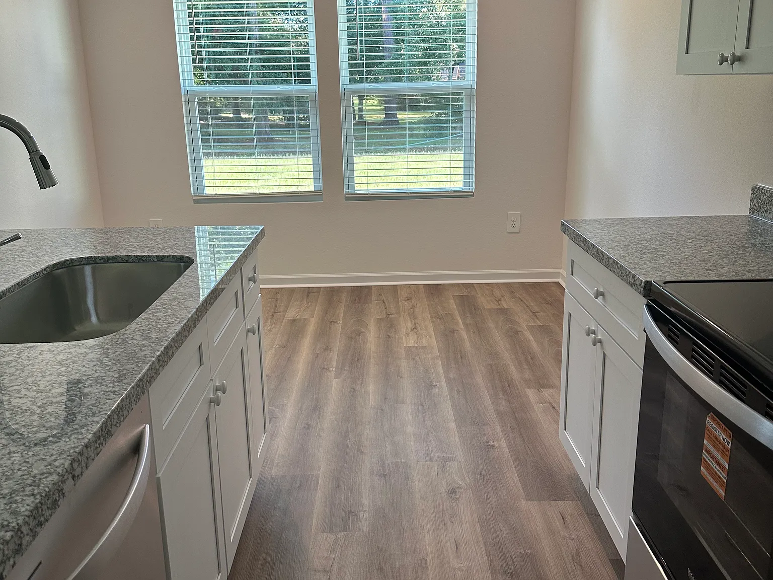3 bed, 1380 sqft, $2,300 — Photo 4