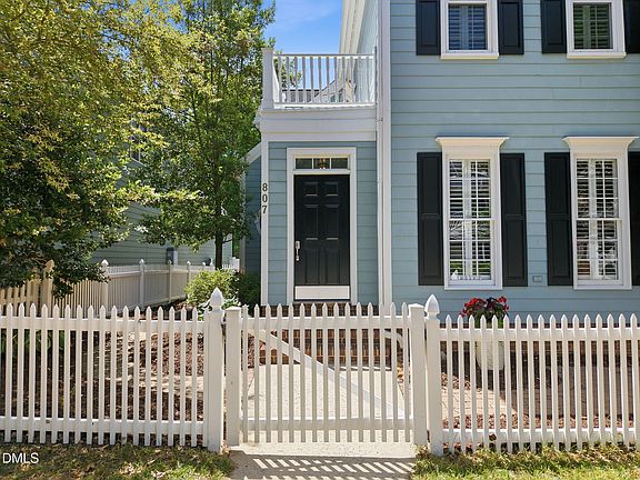 3rd image of 807 Carpenter Town Ln