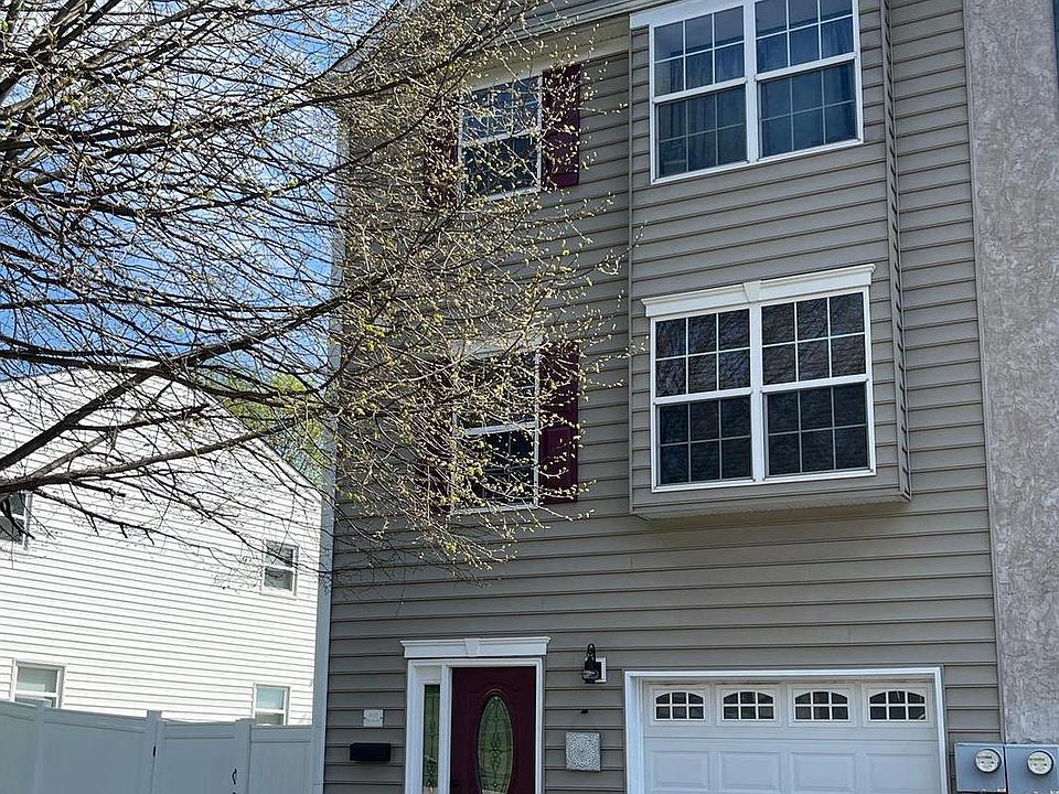 1st image of 412 Heckle St