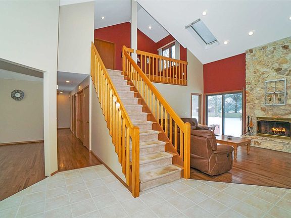 2nd image of 41 White Birch Cir
