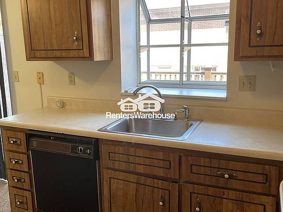 5th image of 10525 Roseton Ct