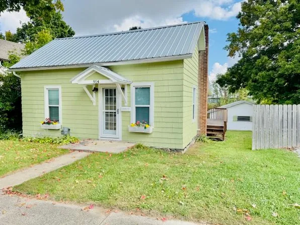 914 3rd Ave, Lake Odessa, MI 48849