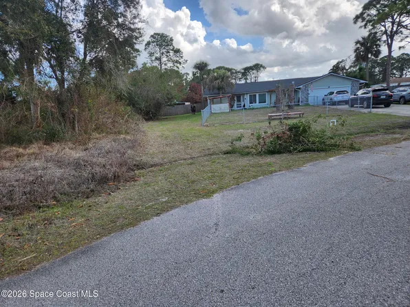 142 Tudor Rd SW, Palm Bay, FL 32908