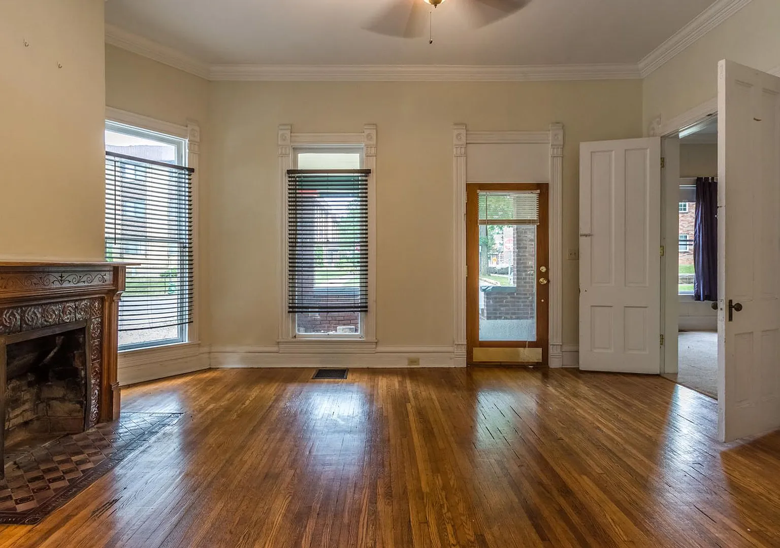 434 E 2nd St - 5Bed/3Bath - New Remodeled! — Photo 3
