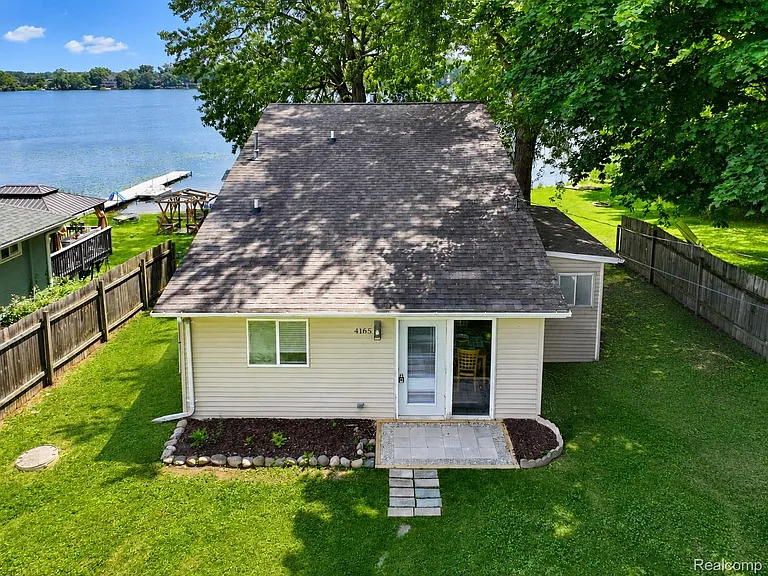 4165 Highcrest Dr — Photo 34