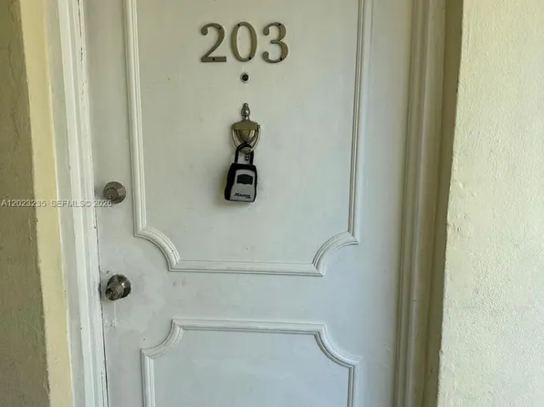3050 S Dixie Hwy APT 203, Miami, FL 33133