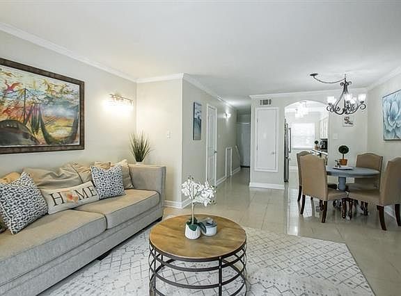 3rd image of 1025G Villere St