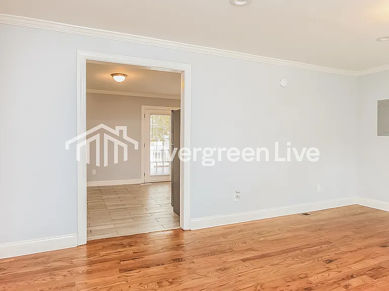 421 N Allen Rd — Photo 3