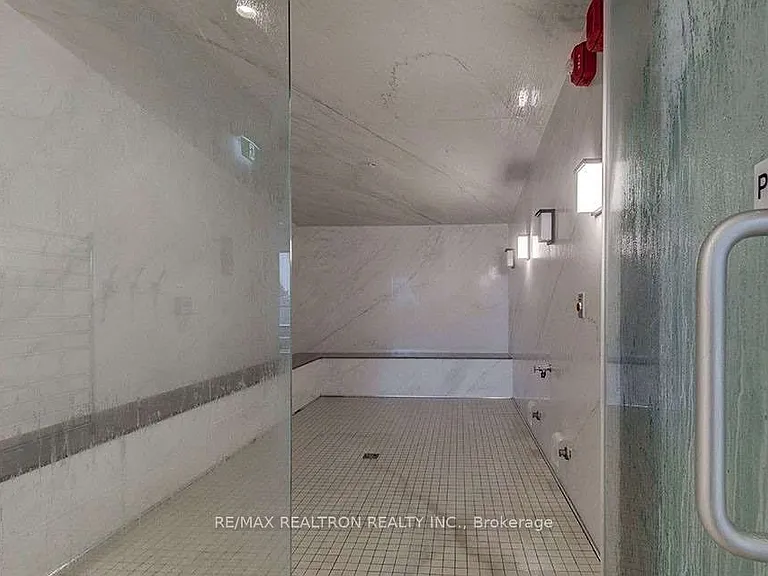 575 Bloor St E #2208 — Photo 35