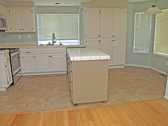 5th image of 8541 Shadetree Dr