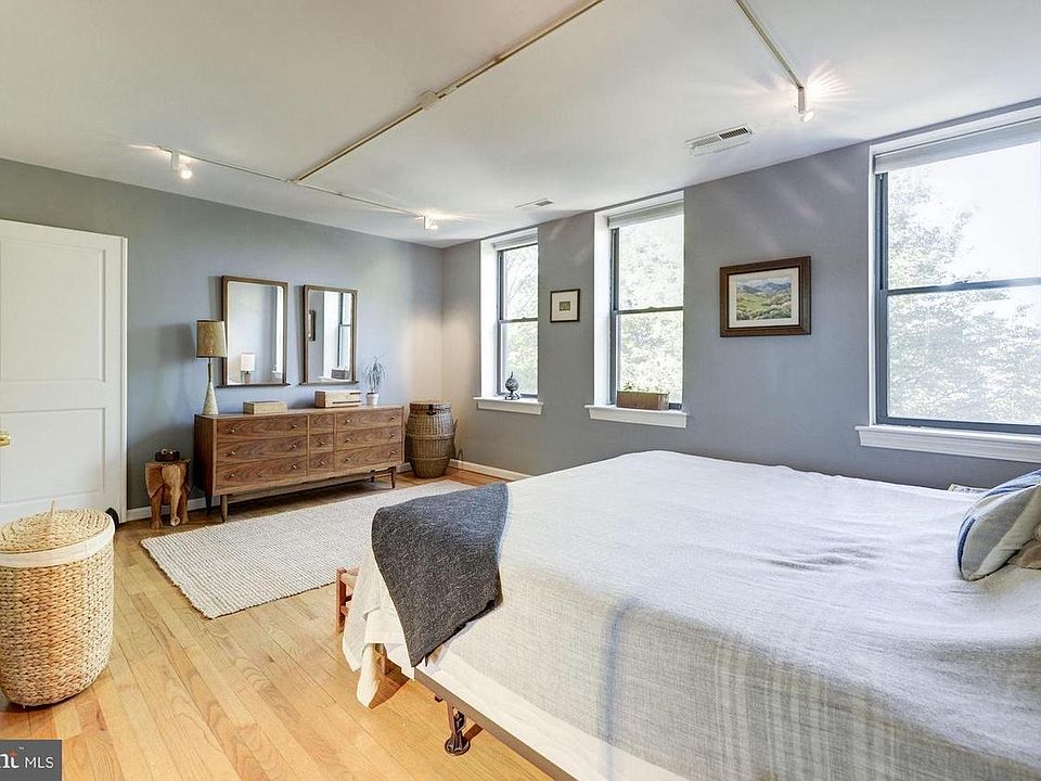 Another view of the primary bedroom.