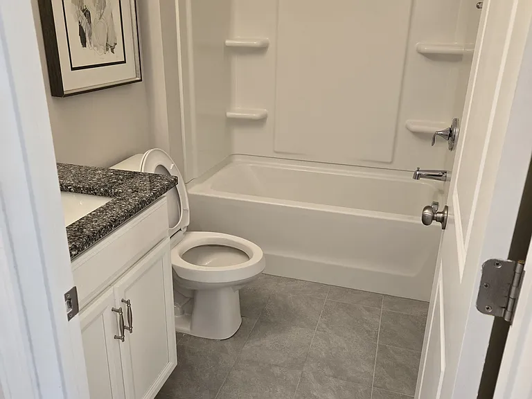 1040 Manorhaven Dr — Photo 3