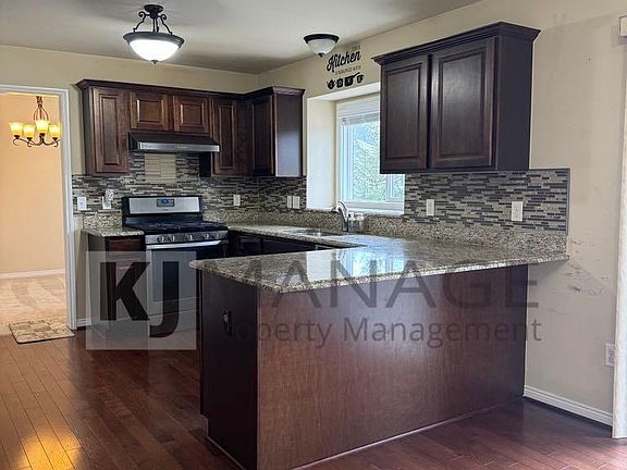 4th image of 42160 Woodglen Dr