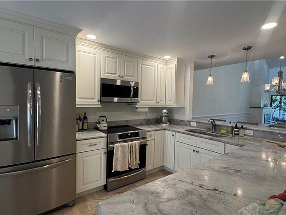 2nd image of 640 Augusta Blvd