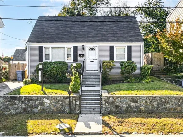 71 Ash Ave, Cranston, RI 02910