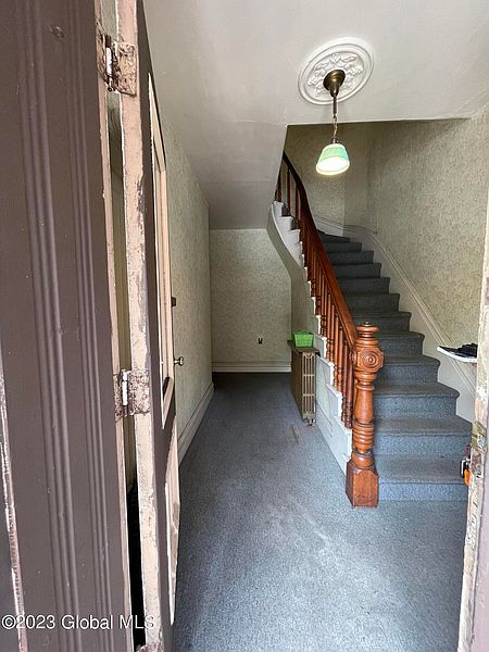 4th image of 3357 6th Avenue