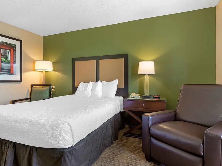 Studio Suite - 1 Queen Bed