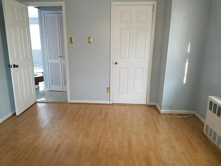 27 Ontario Ave — Photo 13