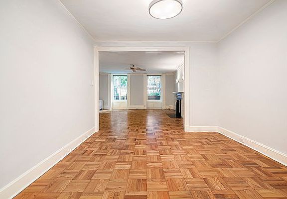 4th image of 19 W 10th St