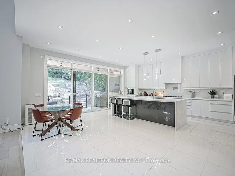 263 East Ave — Photo 12