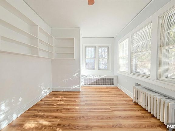 4th image of 351 Closter Dock Rd