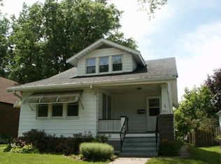 2011 12th St, Moline, IL 61265