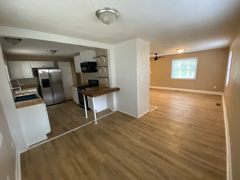 1220 Cresthill Rd — Photo 5