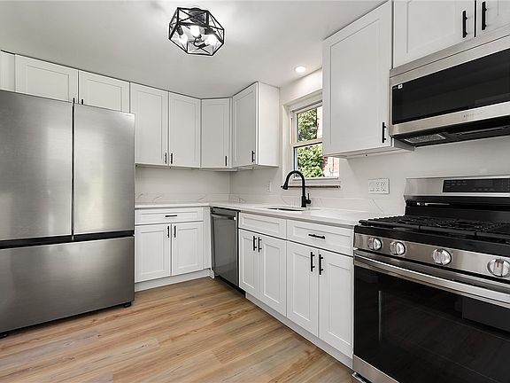 4th image of 6424 Swan Dr