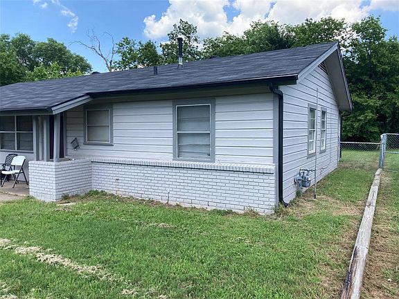 2nd image of 3733 Charlotte Dr