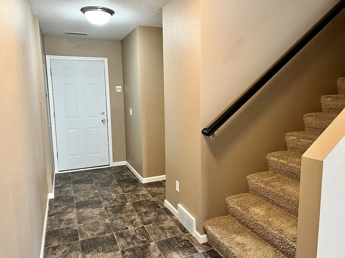 Photo 2 of 10 - 2618 Verity Ln SE #2618 - Mandan, ND Building Photo - 2618 Verity Ln SE #2618