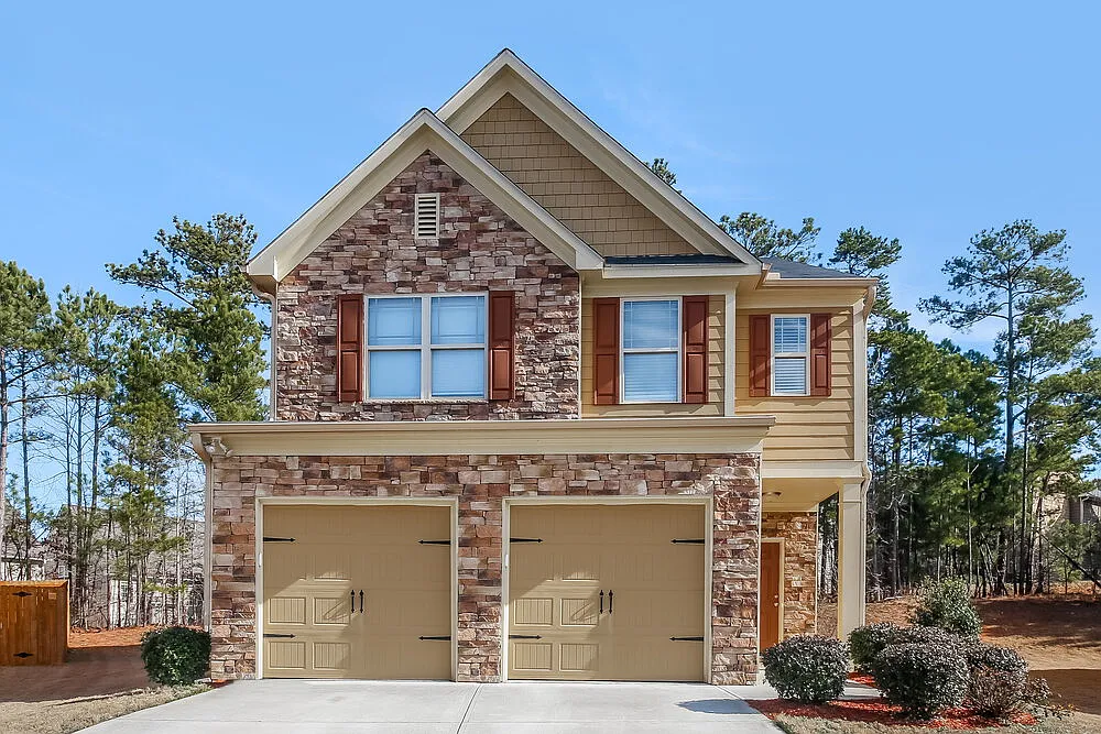 3 bed, 2.5 bath, 2185 sqft, $2,295 — Photo 1