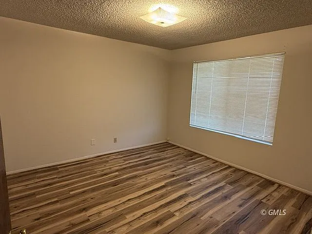 210 E Hunter Dr — Photo 14