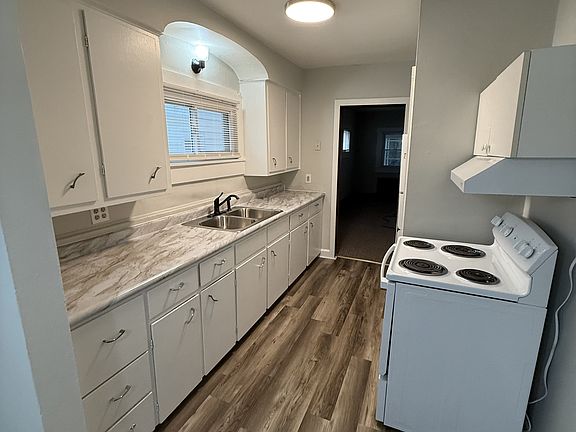 3rd image of 806 Potomac Ave #1