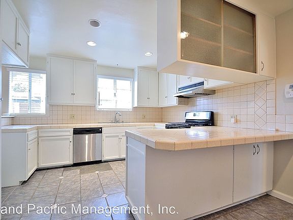 5th image of 862 Rosecrans Ave