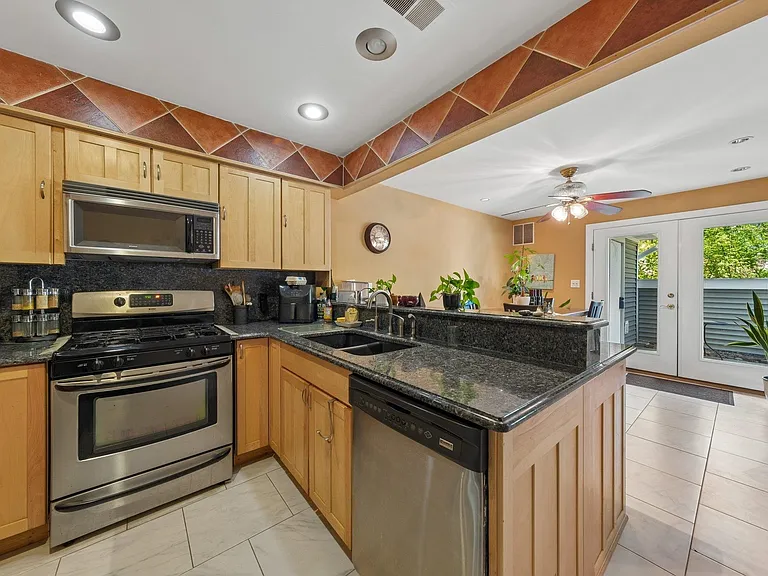 212 Westchester Ct #8 — Photo 9