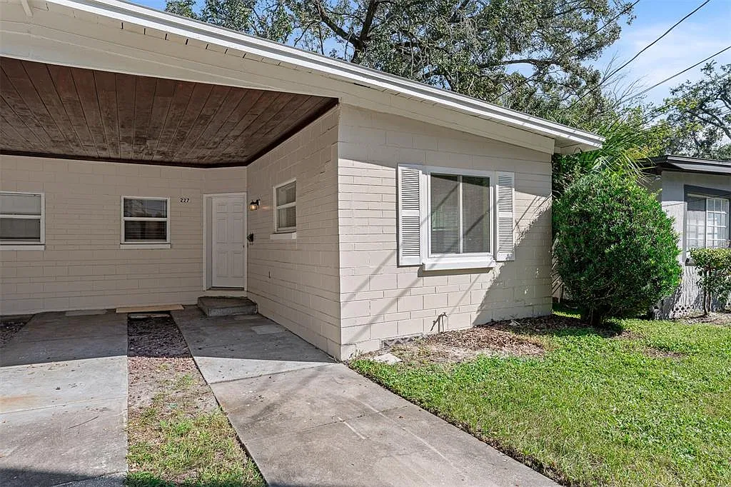 2 bed, 1.0 bath, 830 sqft, $1,725 — Photo 2