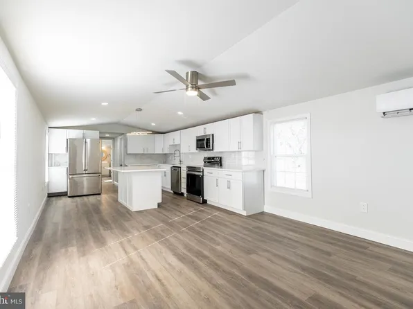 115 5th St Trailer 40, Delaware City, DE 19706