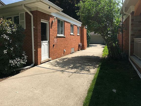 2nd image of 6644 Berwyn St