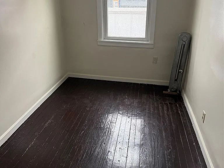 18605 Jamaica Ave — Photo 5